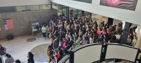 Foto en el Hall de la Facultad de Ciencias - Día internacional de la Mujer y la Niña en la Ciencia 2023
