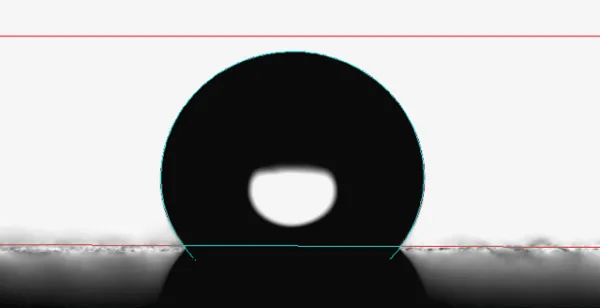 Dynamics of sessile drops on vibrating superhydrophobic and petal-effect surfaces