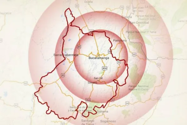 Efectos estructurales de la implementación de tres dimensiones en medidas de entropía, complejidad y asociación espacial.