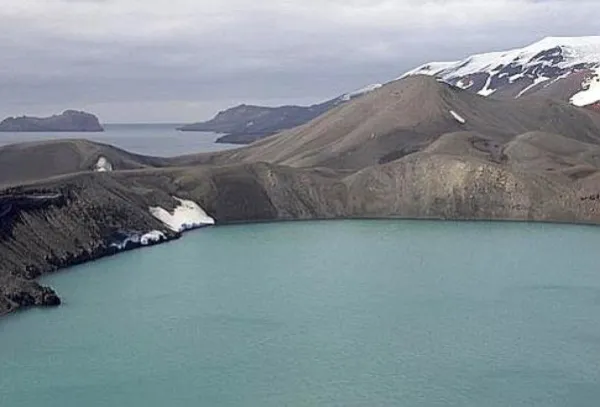 Vigilancia de un volcán activo: Isla Decepción (Antártida)