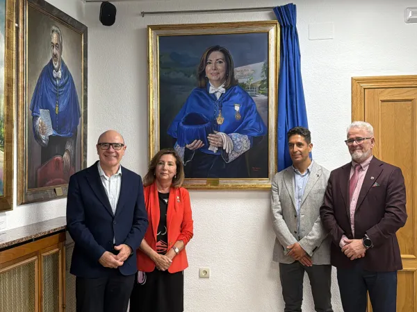 Estrenamos el retrato de nuestra anterior decana, María del Carmen Carrión Pérez