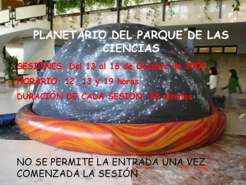Planetario en el hall de la Facultad