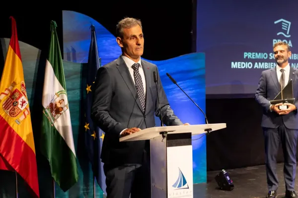El Aula del Mar de la UGR recibe el premio Proa por su contribución al ámbito marítimo-marino en Andalucía