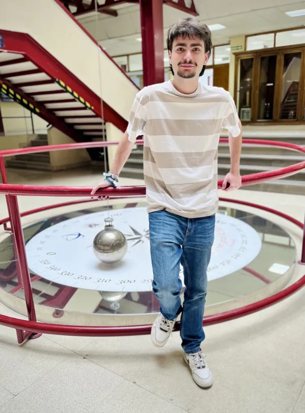 Estudiante de Física de la Facultad de Ciencias gana el Primer Premio del XIII Certamen Literario de la UGR
